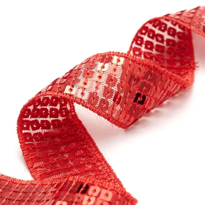 Nastro con paillettes quadrate rosso