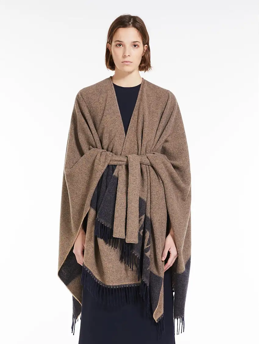 Poncho con Frange e Logo Jacquard Cammello