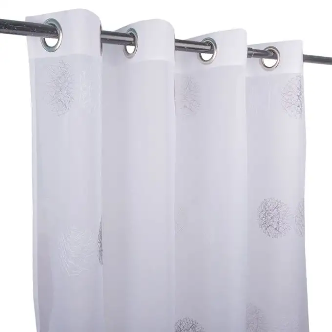 Tenda bianca ricamata grigia