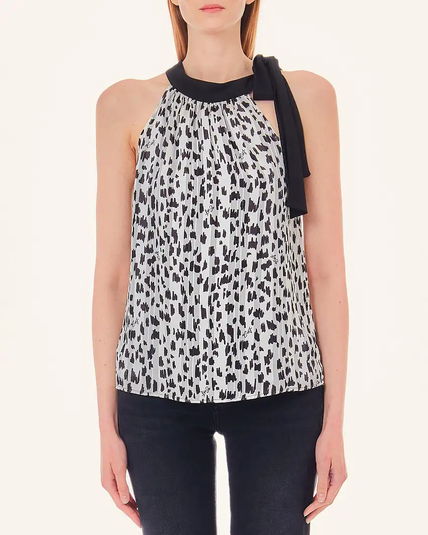 Top bianco a fantasia animalier nera a pieghe con scollo all'americana