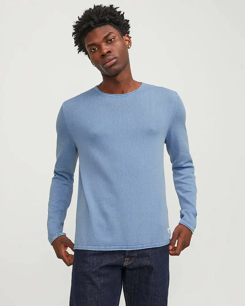 Maglia azzurra in puro cotone con scollo tondo e bordi arrotolati