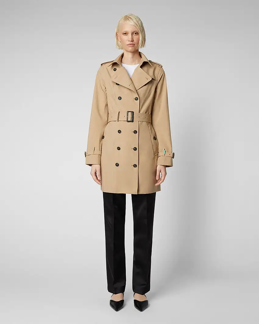Trench slim fit Audrey color cammello con chiusura doppiopetto e cintura in vita