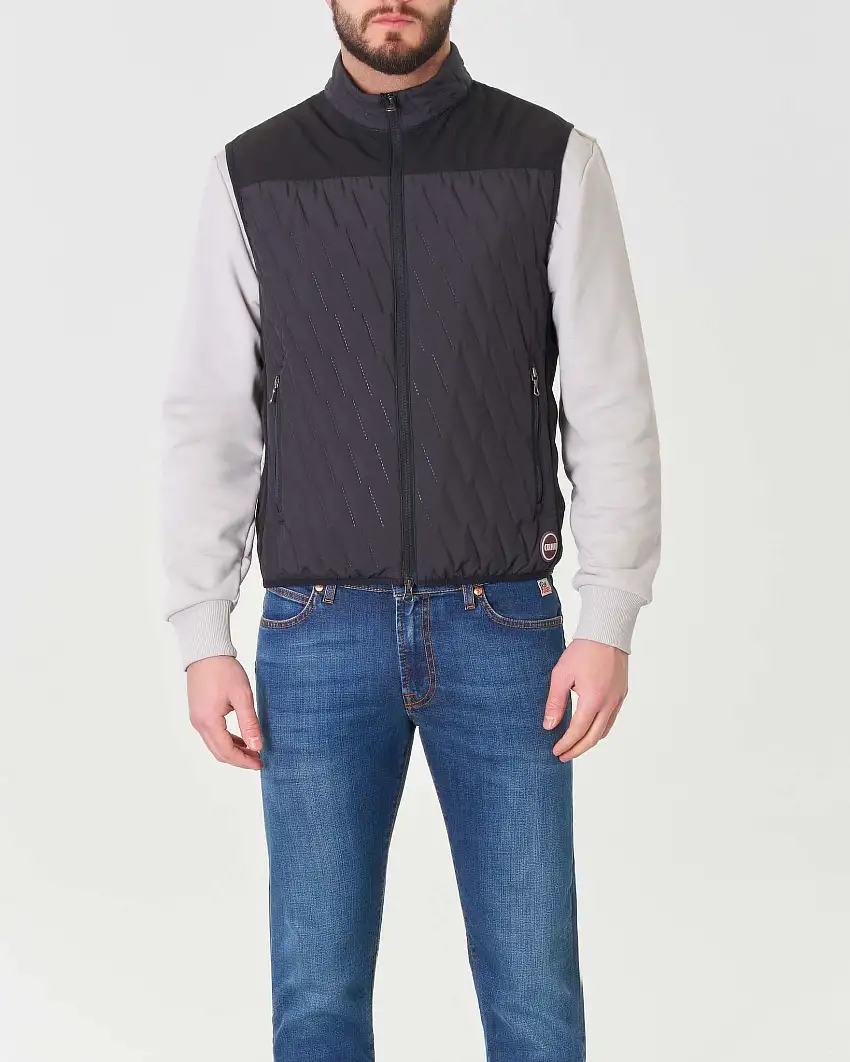 Gilet nero con inserti in softshell
