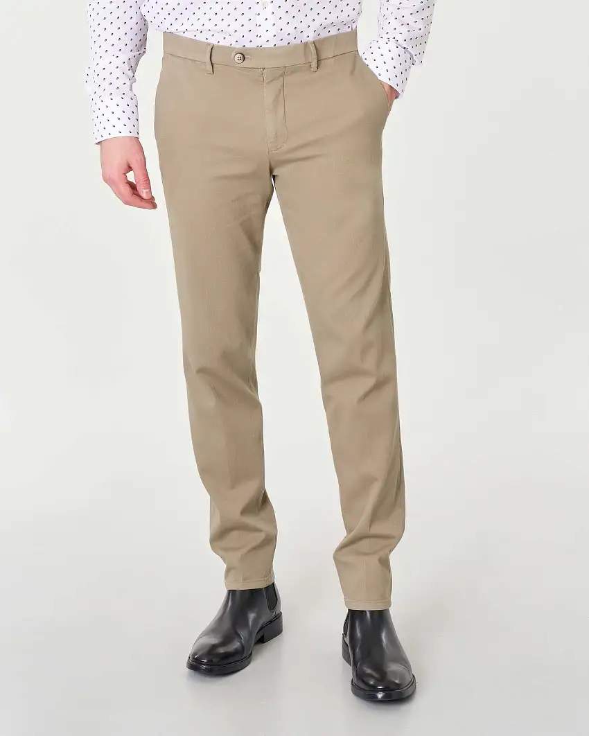 Pantaloni chino Brad color sabbia in tessuto micro armatura di cotone stretch
