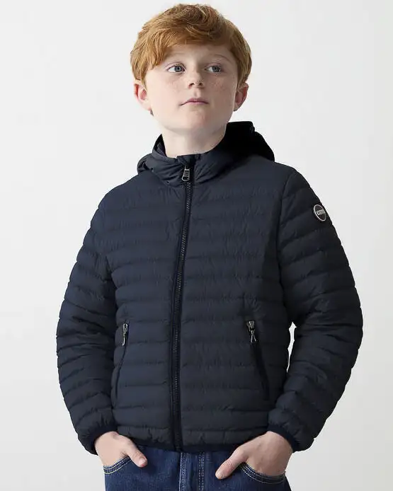 Piumino blu con cappuccio in nylon leggero imbottito in piuma