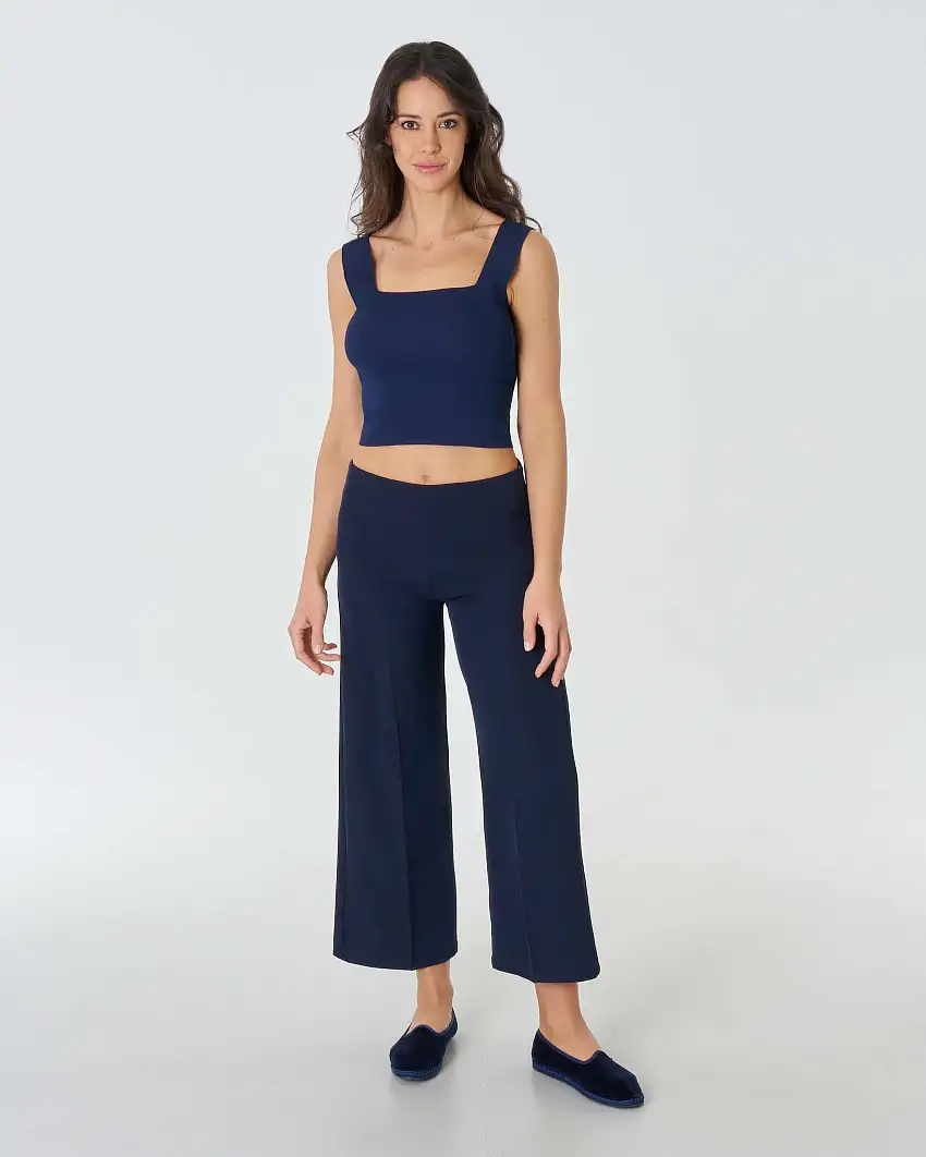 Pantaloni cropped blu a vita bassa in tessuto stretch fluido dalla linea ampia dritta