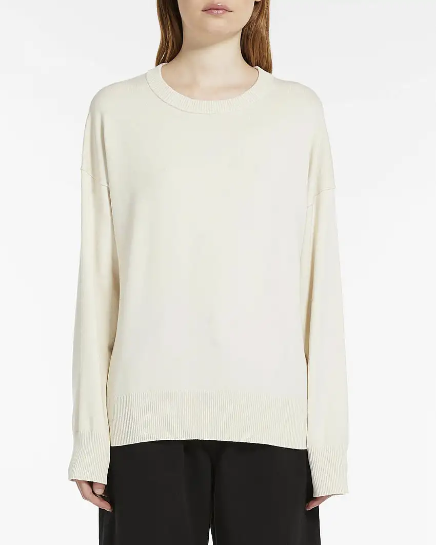 Maglia color avorio in misto viscosa con scollo tondo