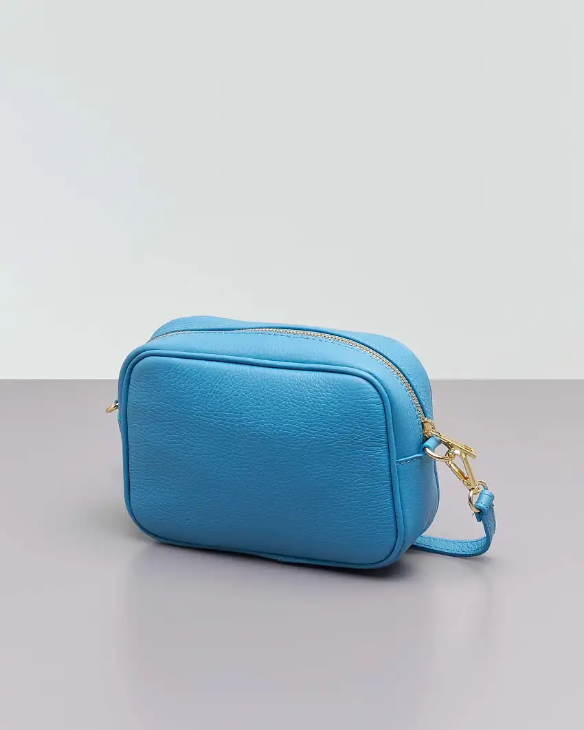 Cross bag azzurra in pelle effetto martellato