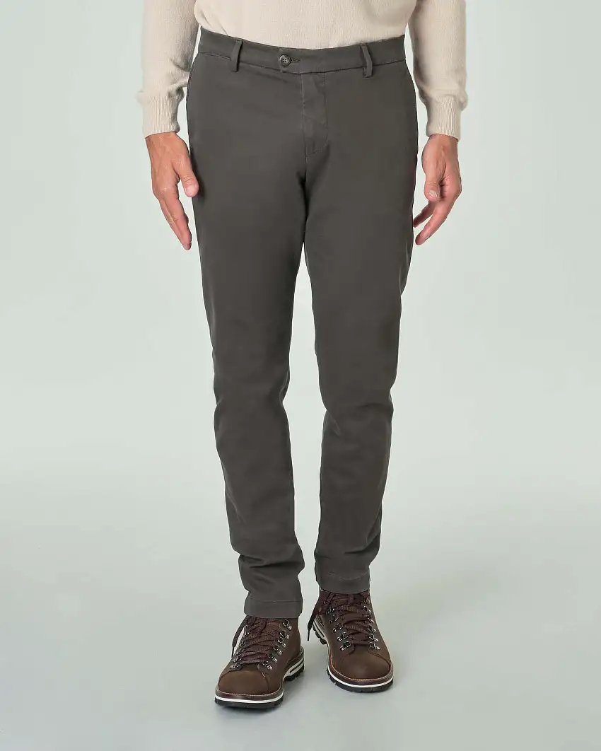 Pantalone chino Ashki.i marrone in tricotina di cotone stretch