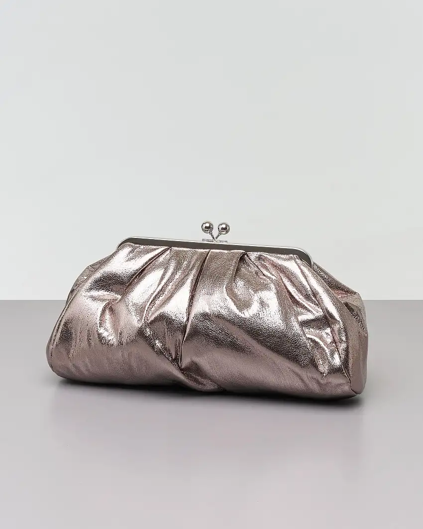 Clutch color peltro in similpelle effetto laminato con chiusura in metallo a sfere a scatto