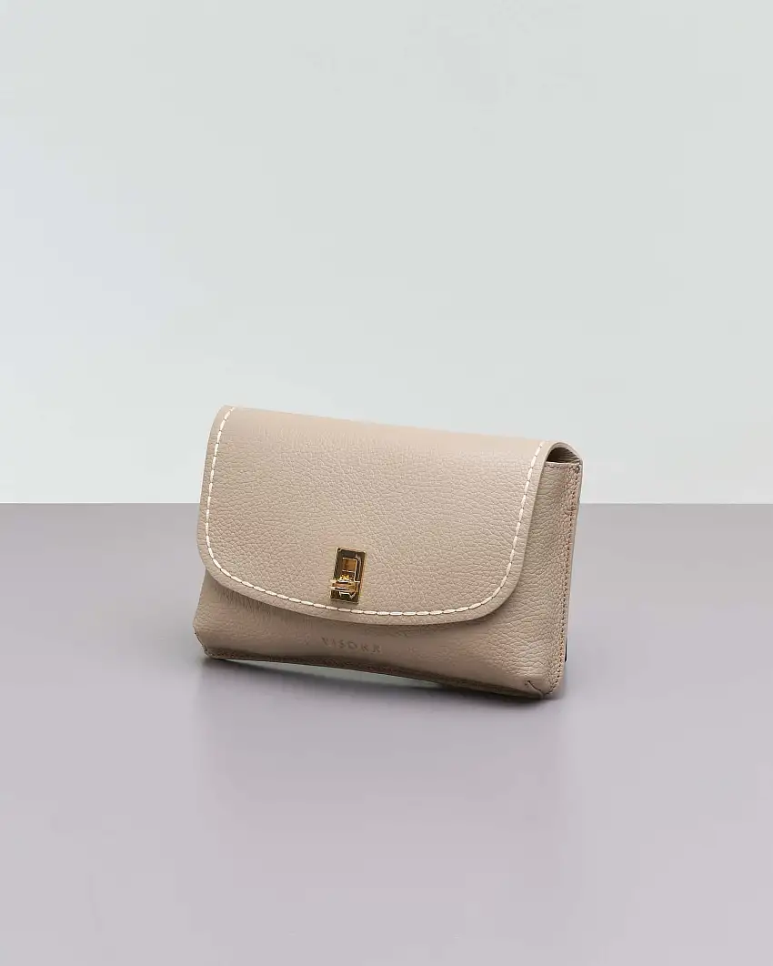 Pochette greige in pelle martellata con chiusura a girello e tracolla removibile