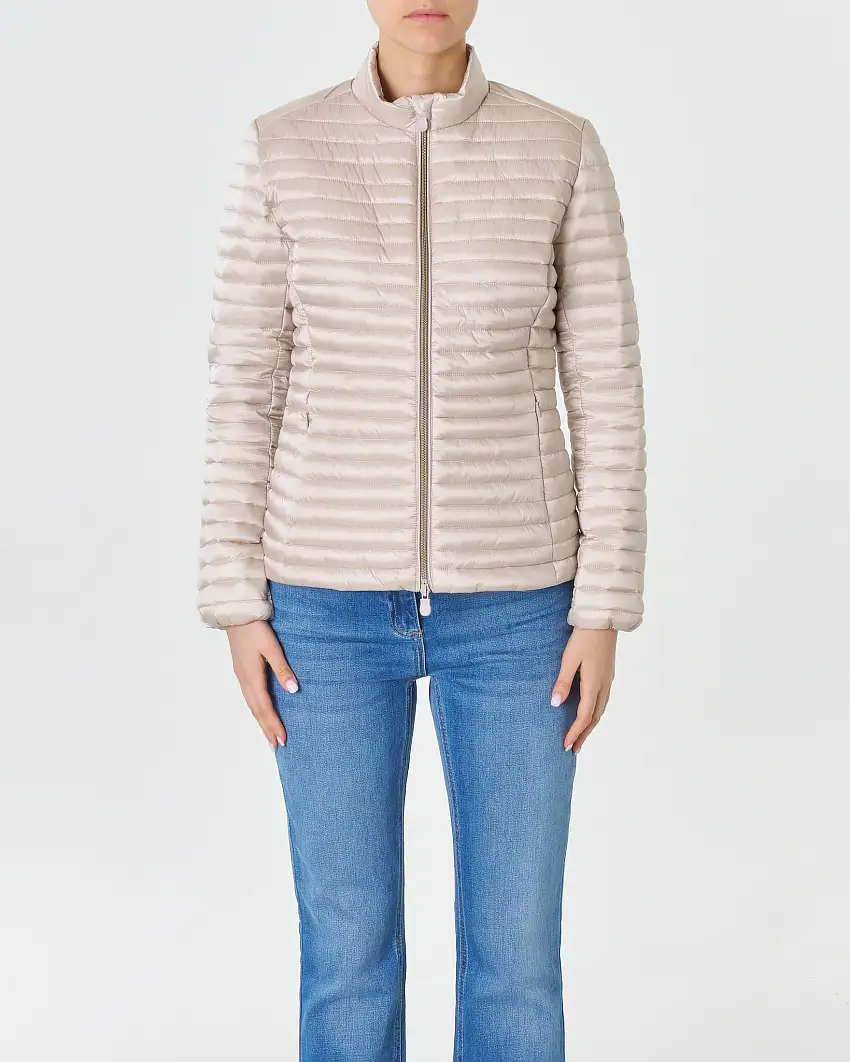 Piumino leggero beige modello Andreina dalla linea sfiancata in tessuto effetto raso con colletto alla coreana