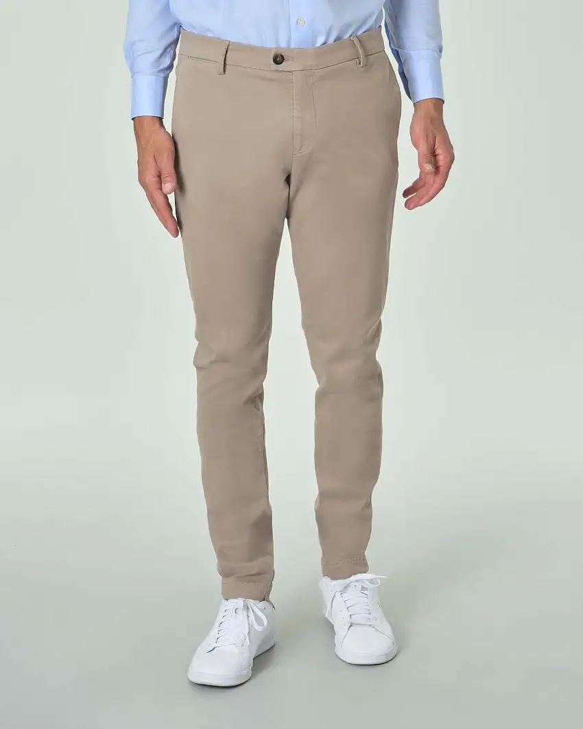 Pantaloni chino Ashki.i sabbia in misto cotone e modal stretch