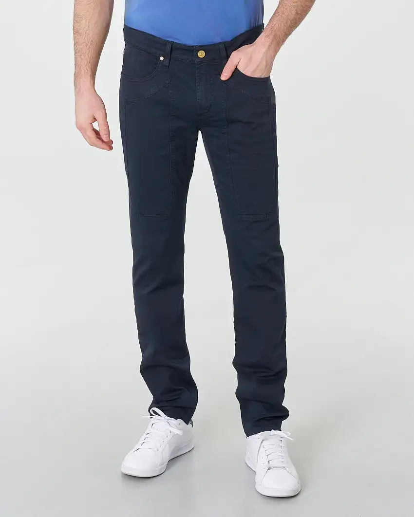 Pantalone blu cinque tasche modello PA077 in gabardina di cotone stretch con toppa