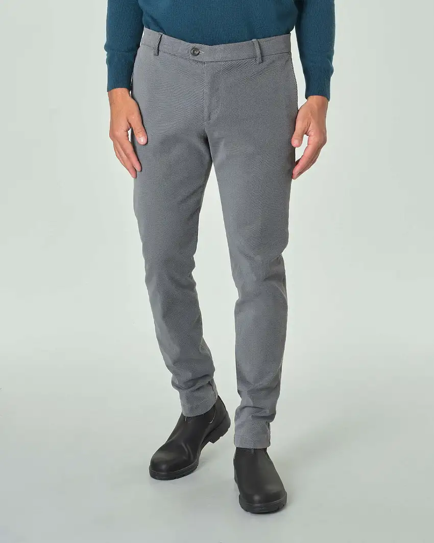 Pantalone chino Ashki.i grigio in tessuto diagonale di misto cotone e modal stretch
