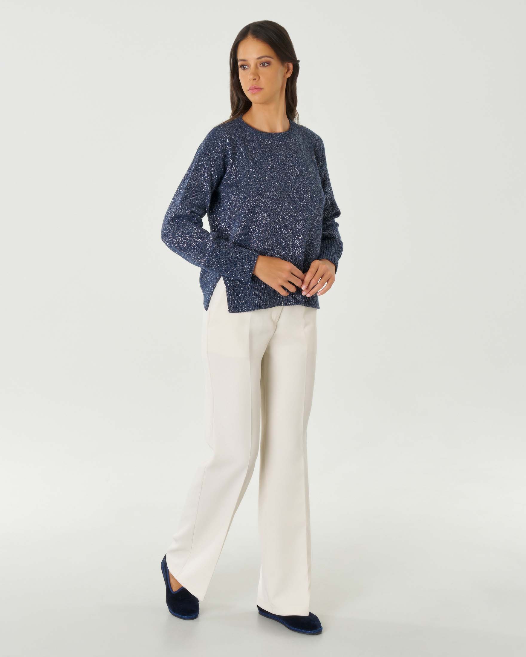 Maglia girocollo blu in cotone con inserti in lurex e spacchi laterali