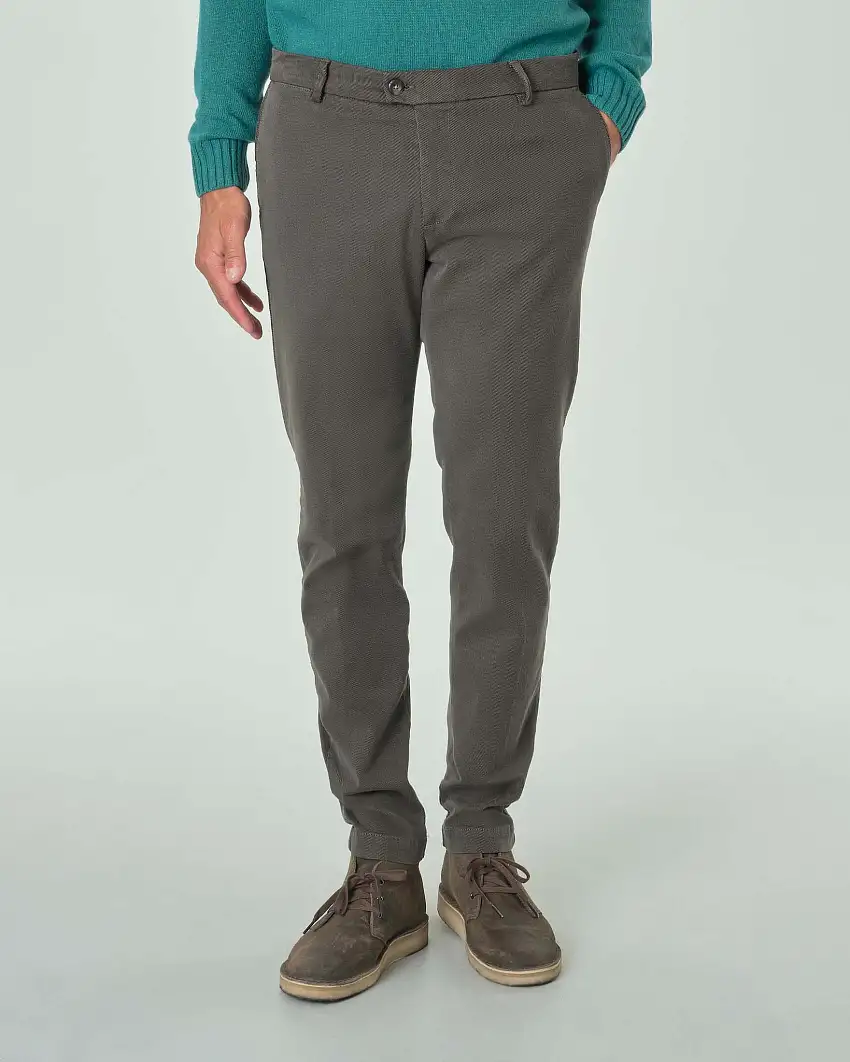Pantaloni chino Ashki.i verde militare in tessuto diagonale di misto cotone e modal stretch