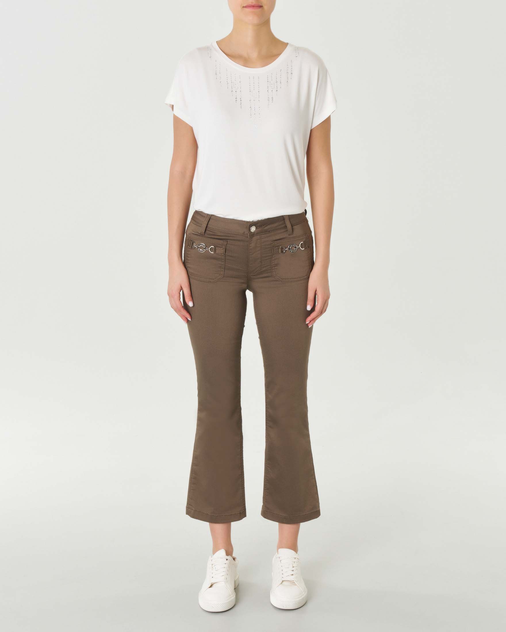 Pantaloni verde militare a trombetta in bull di cotone stretch con tasche applicate sul davanti