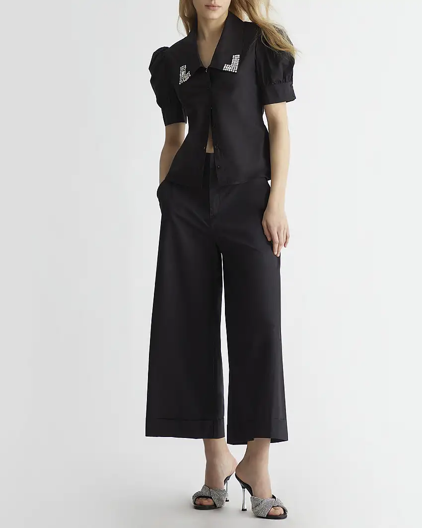 Pantaloni wide cropped neri in popeline di cotone con risvolto al fondo