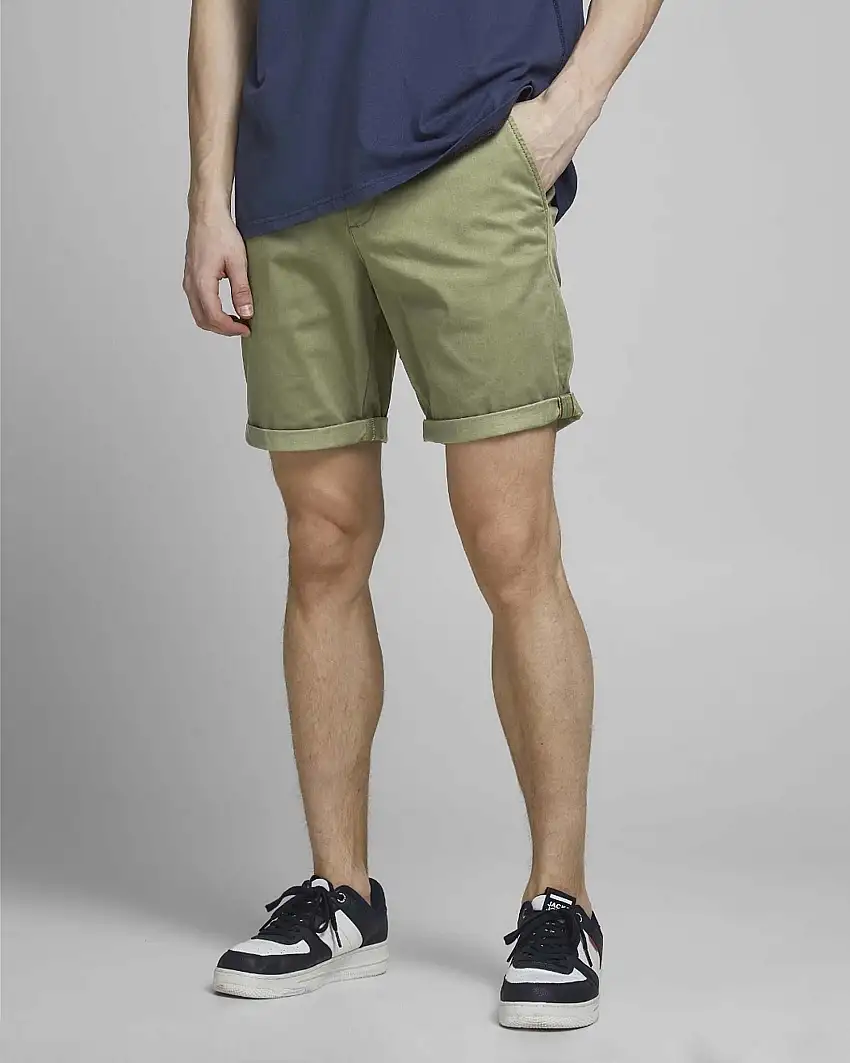 Bermuda verde militare in gabardina di cotone stretch regular-fit