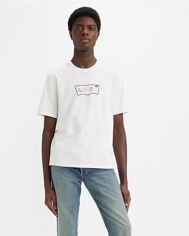 T-shirt bianca mezza manica con logo batwing e scritta multicolor ricamati sul petto