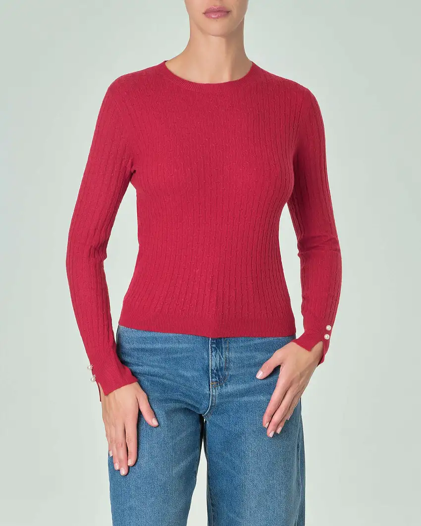Maglia rossa in misto viscosa e lana lavorata a trecce con applicazione a perle sui polsini