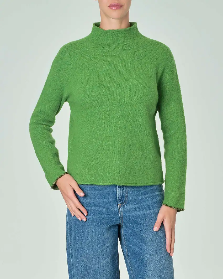 Maglia verde in misto lana bouclé con collo alto e profilo in lurex