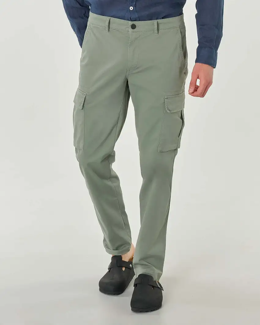 Pantalone cargo color salvia in gabardina di cotone stretch