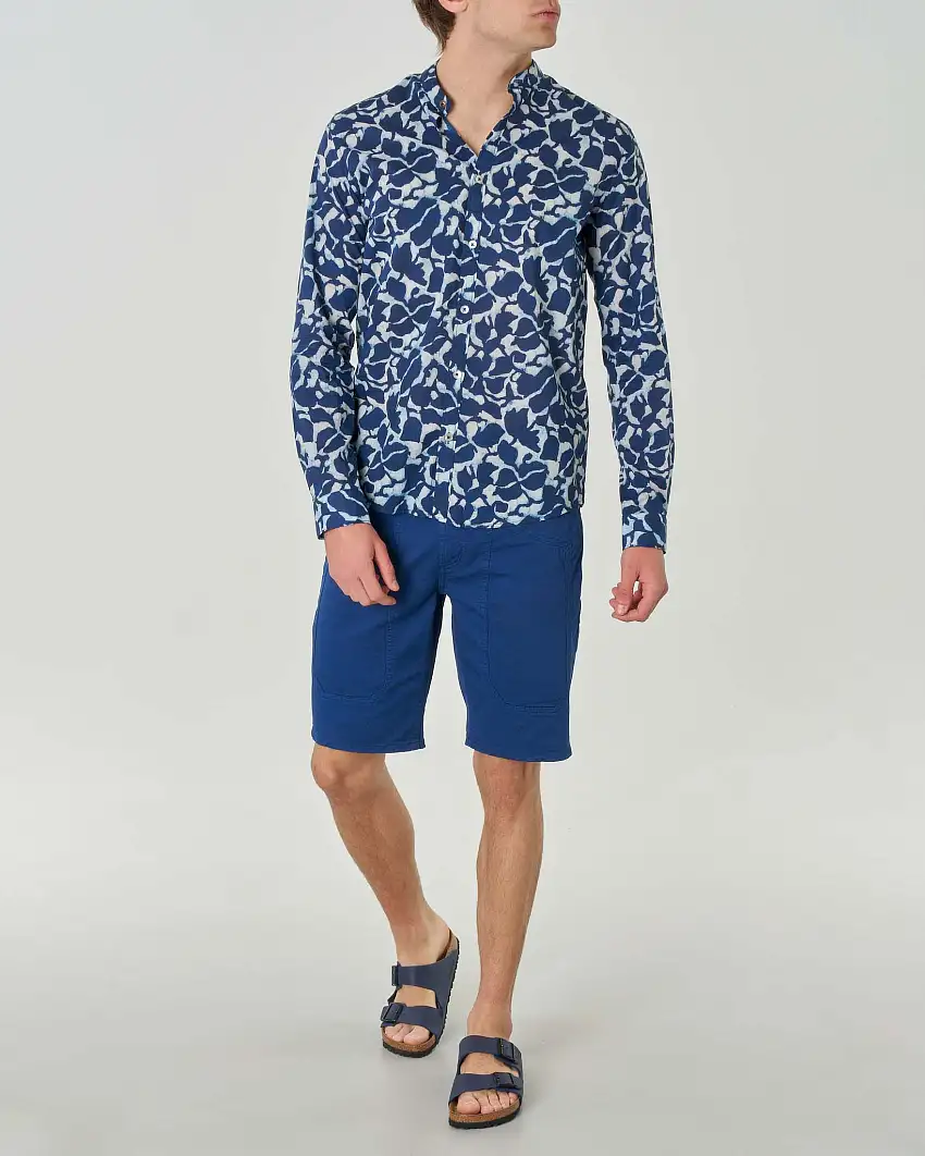 Camicia in puro cotone con fantasia a foglie blu e colletto alla coreana