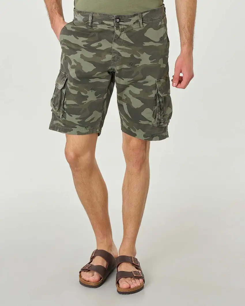 Bermuda cargo camouflage in cotone stretch con ricami palmette jacquard