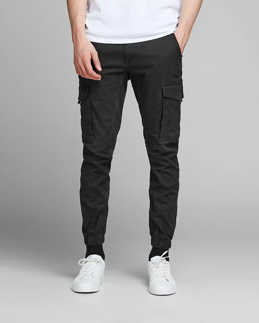 Pantaloni cargo neri slim fit in cotone stretch con elastico al fondo