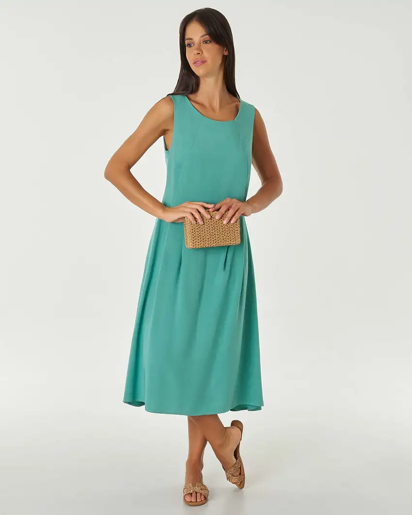 Abito lungo smanicato color giada in lino e viscosa con taglio in vita e gonna a pieghe