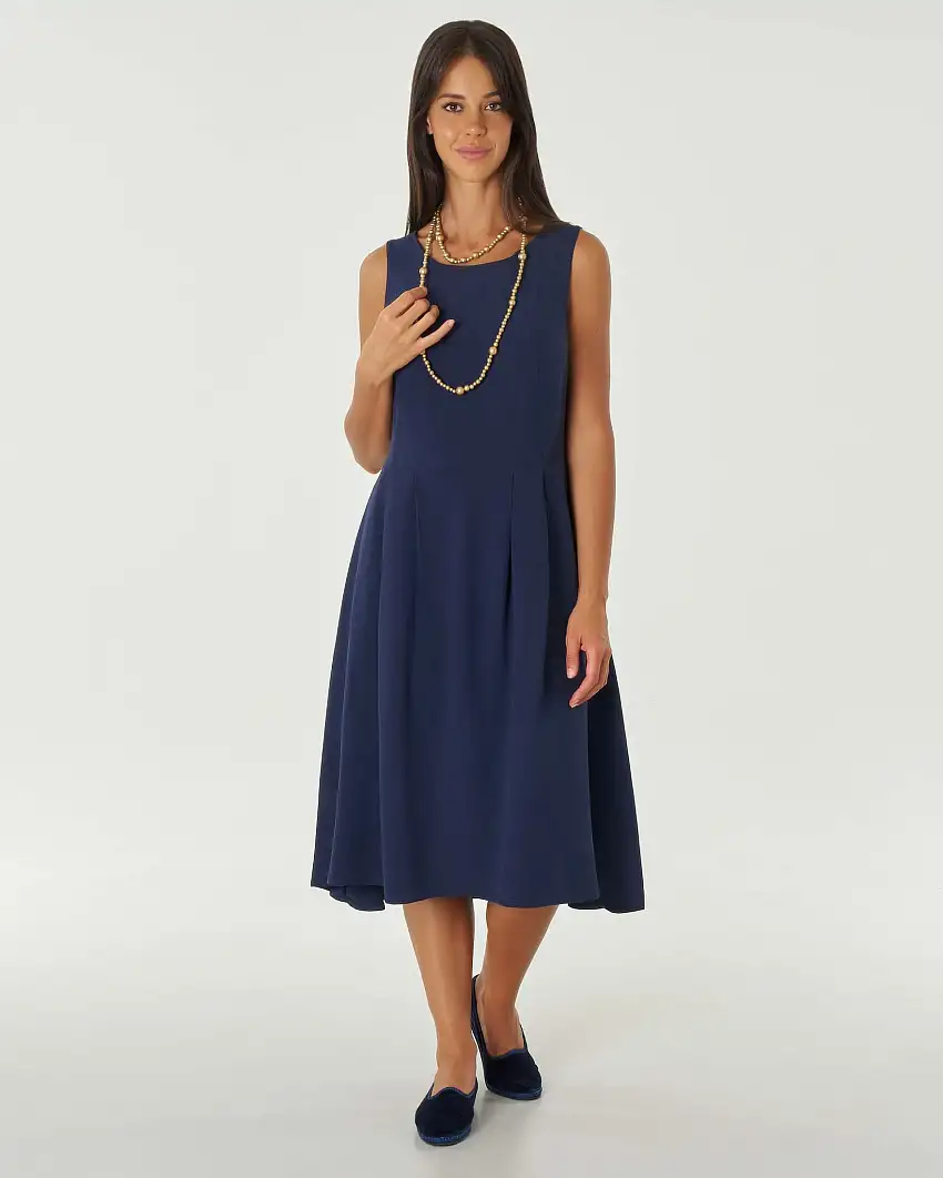 Abito lungo smanicato blu in lino e viscosa con taglio in vita e gonna a pieghe