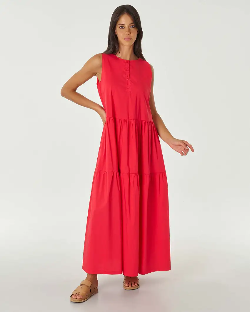 Abito lungo rosso smanicato in popeline con scollo a tondo con chiusura a serafino e gonna a balze