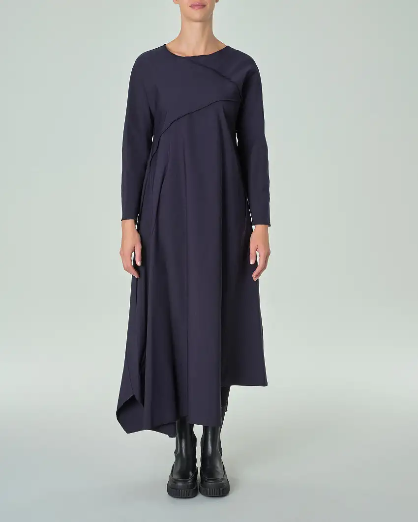 Abito blu lungo in tessuto tecnico pesante di misto viscosa strech a maniche lunghe e fondo asimmetrico