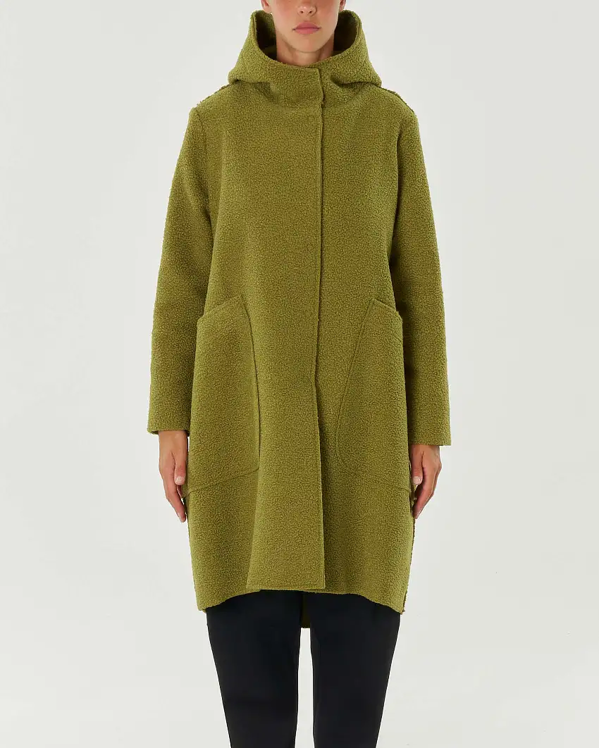 Cappotto con cappuccio in bouclé verde maxi tasche applicate e chiusura automatica nascosta