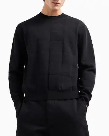 Maglia nera girocollo con lavorazione a quadri jacquard in cotone stretch