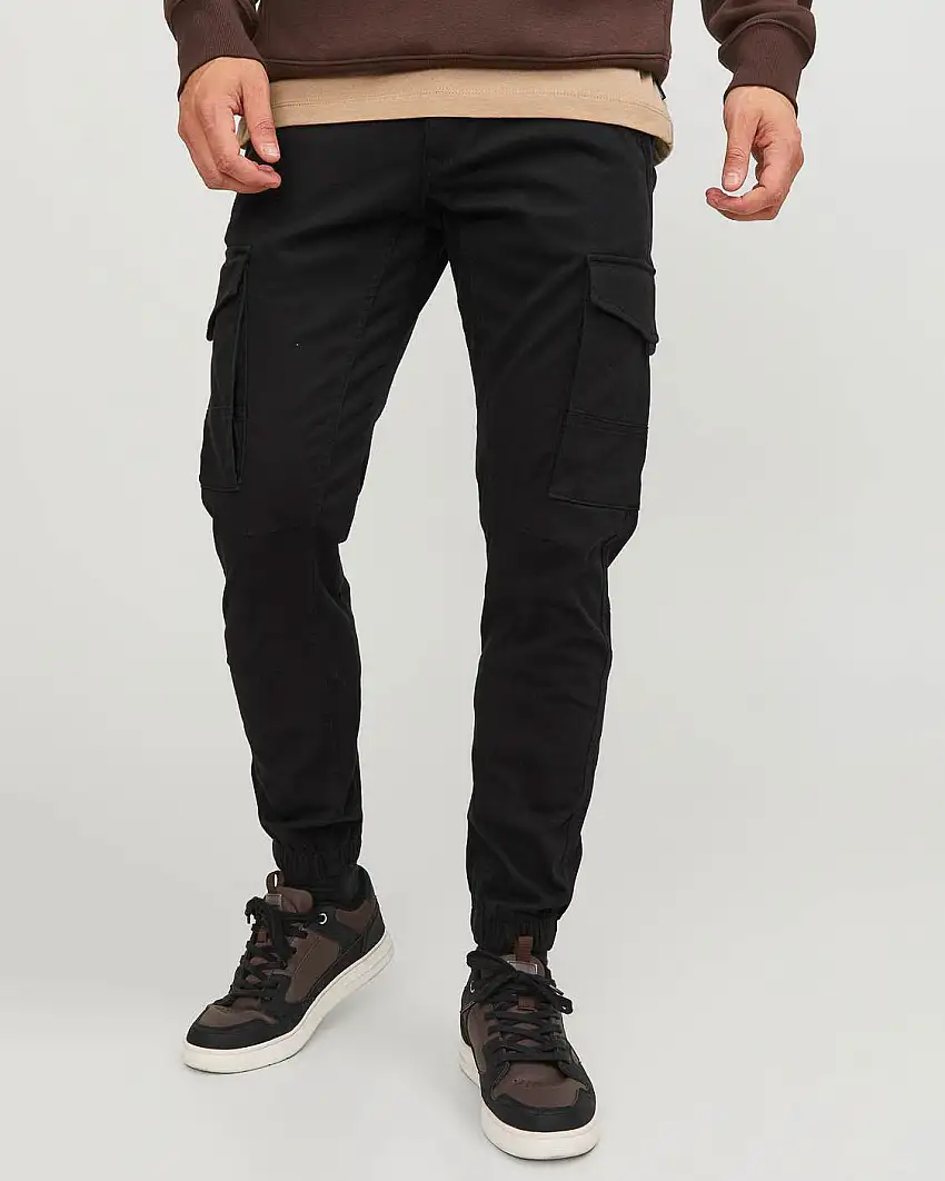 Pantalone cargo Jack & Jones slim-fit nero in cotone stretch con polsini alle caviglie