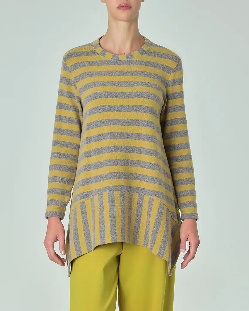 Maglia verde lime a righe grigie in misto cotone stretch dalla linea a uovo con fondo frontale più corto