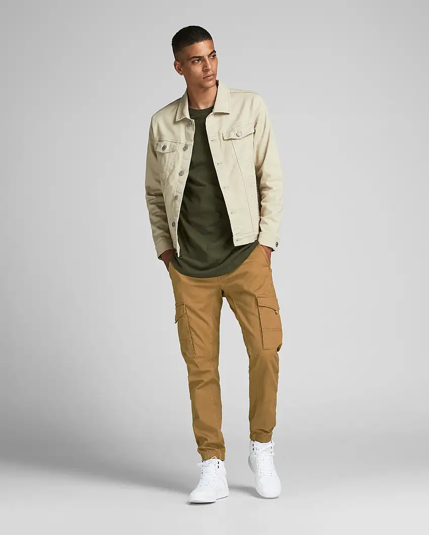 Pantaloni cargo cammello slim fit in cotone stretch con elastico al fondo