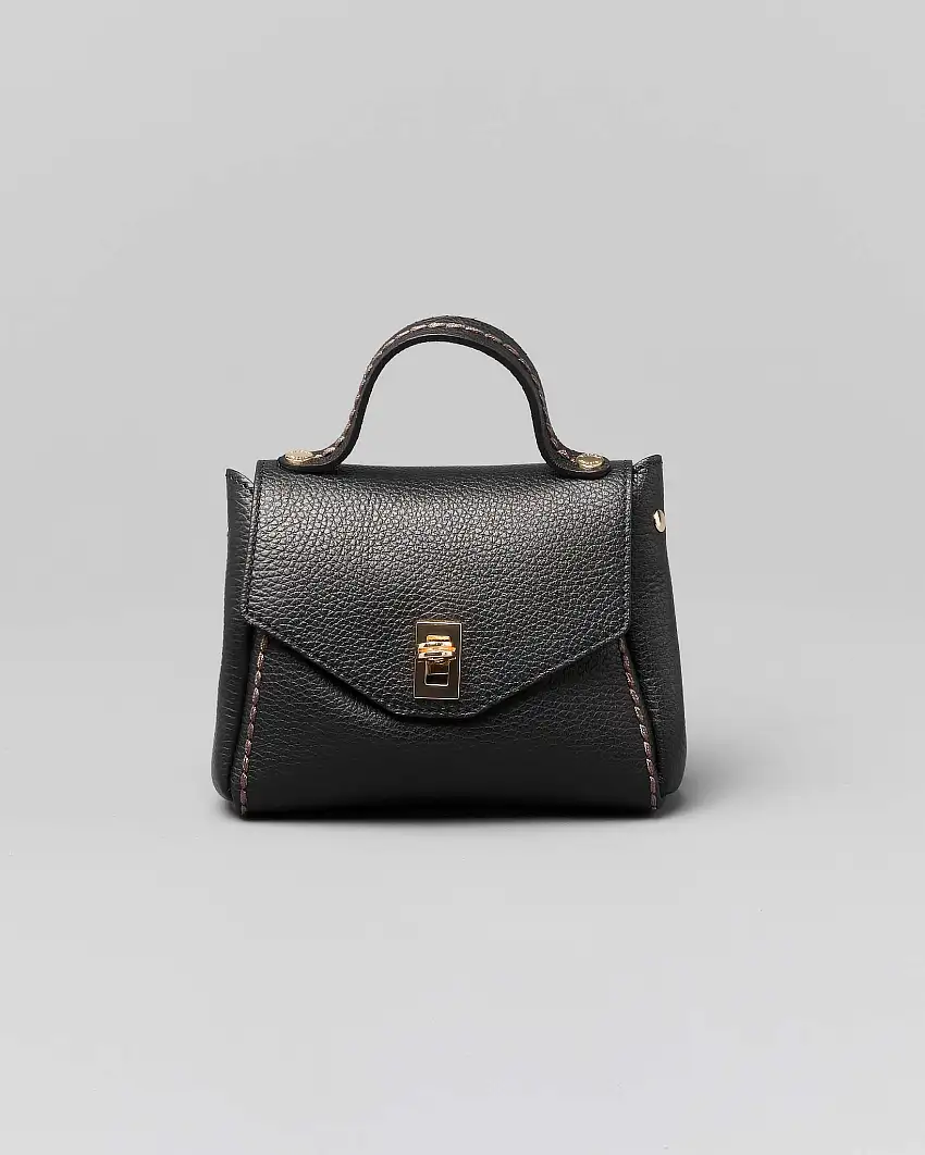 Mini bag Visonà nera in pelle martellata con impunture e patta di chiusura