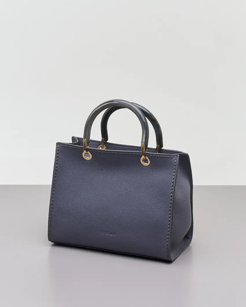 Borsa avio in pelle martellata a base rigida con impunture e manico in resina tono su tono