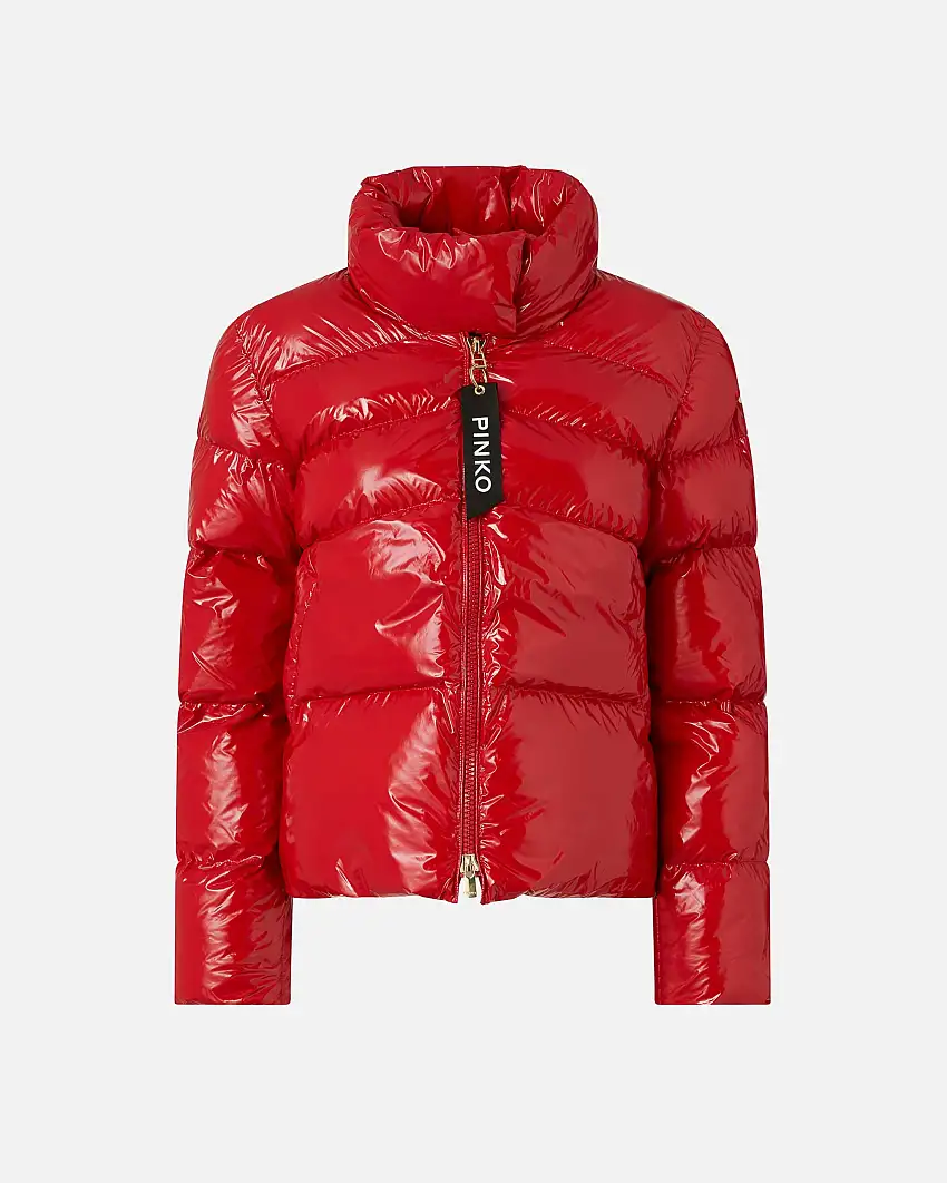 Piumino senza cappuccio corto rosso in crystal nylon con patch logo sulla spalla e tiralampo logata