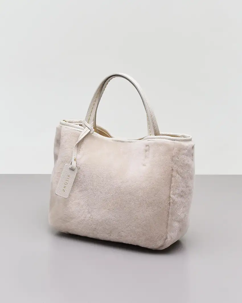 Shopping bag color panna in montone con manici in pelle con impunture