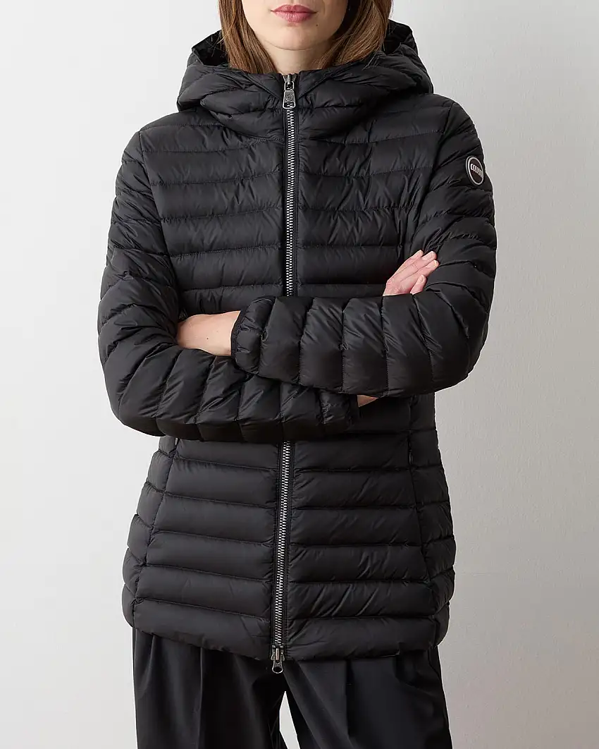 Piumino nero media lunghezza in tessuto effetto cangiante con cappuccio fisso