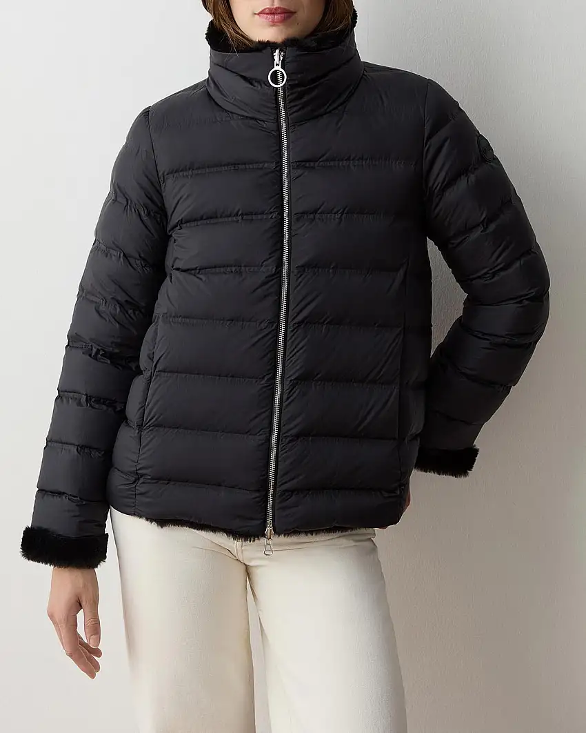 Giubbino nero reversibile in ecopelliccia e tessuto trapuntato con collo alto