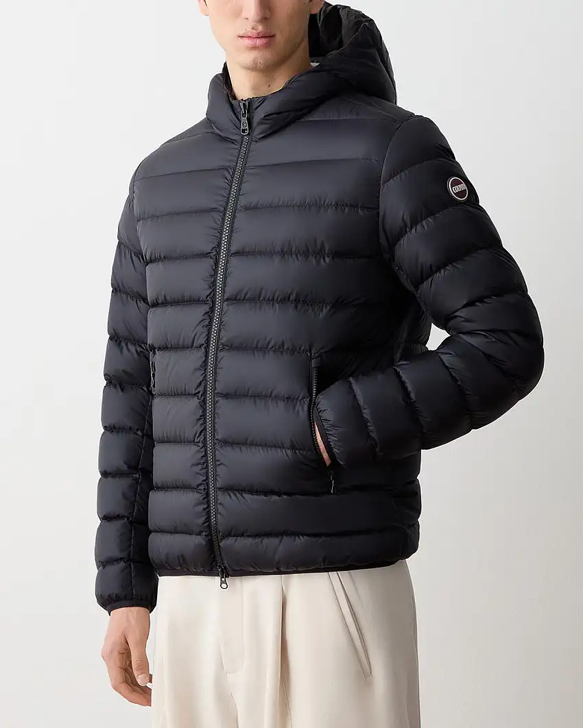 Piumino nero con cappuccio in nylon semilucido