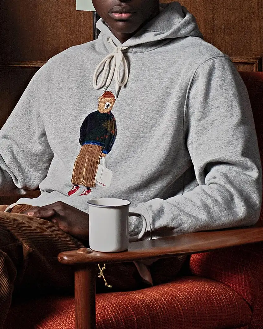 Felpa grigia in cotone con cappuccio e orsetto ricamato davanti