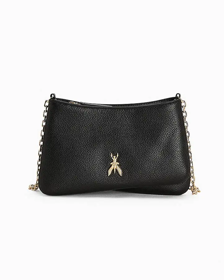 Borsa a tracolla nera a tre scomparti in pelle martellata con maxi logo Fly in metallo dorato