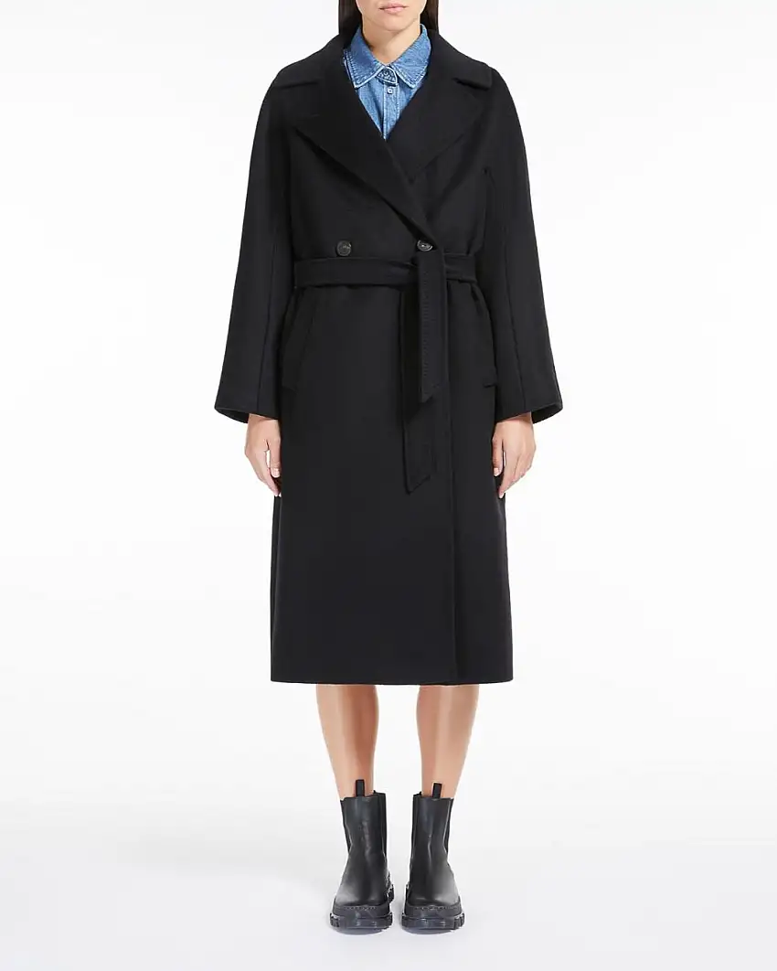 Cappotto doppiopetto nero in pura lana vergine con scollo a rever e cintura in vita